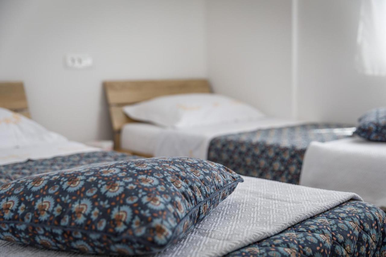 Apartmen Plus U Centru Blizu Plaze Njivice Esterno foto