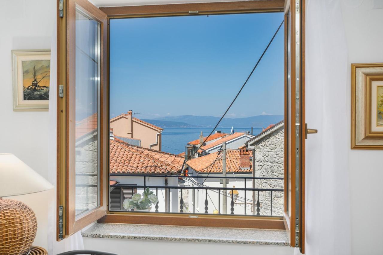 Apartmen Plus U Centru Blizu Plaze Njivice Esterno foto