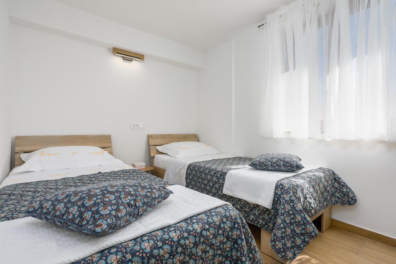 Appartamento Apartmen Plus U Centru Blizu Plaze Njivice Esterno foto