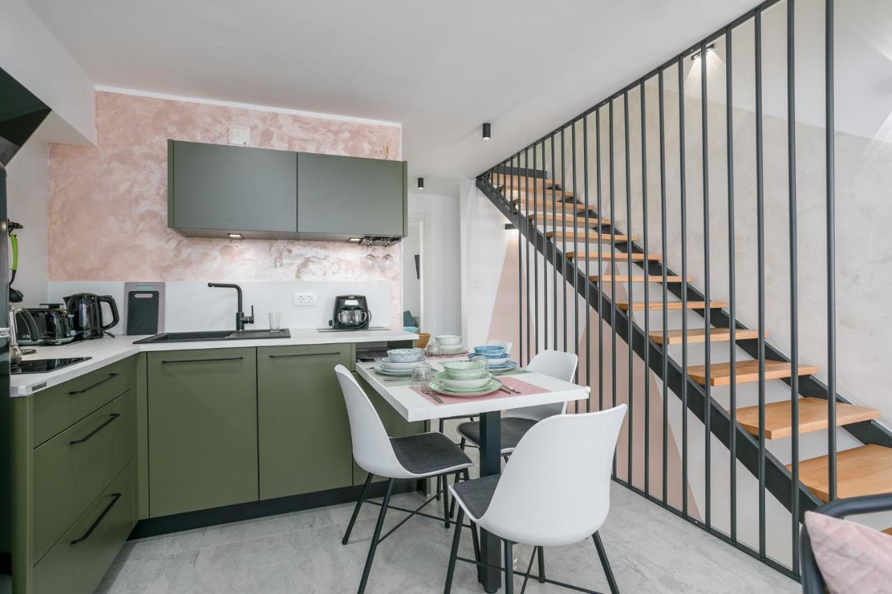 Apartmen Plus U Centru Blizu Plaze Njivice Esterno foto
