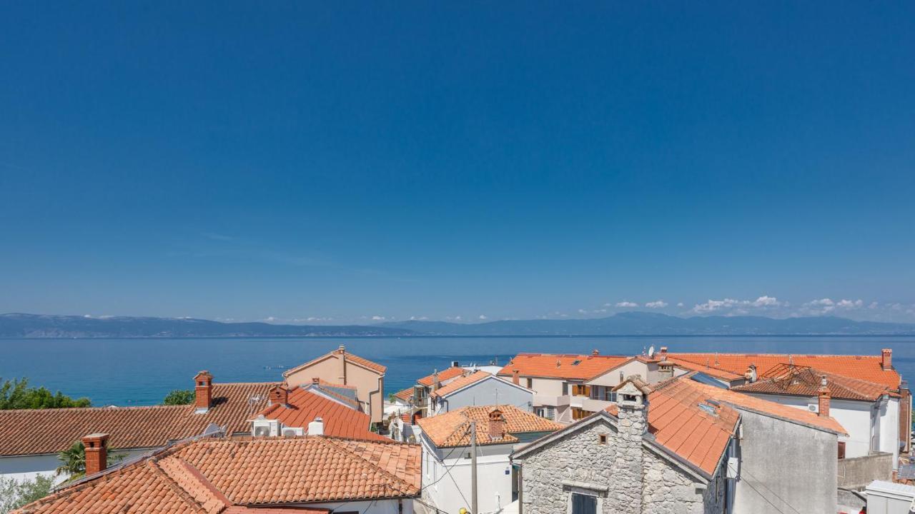 Apartmen Plus U Centru Blizu Plaze Njivice Esterno foto