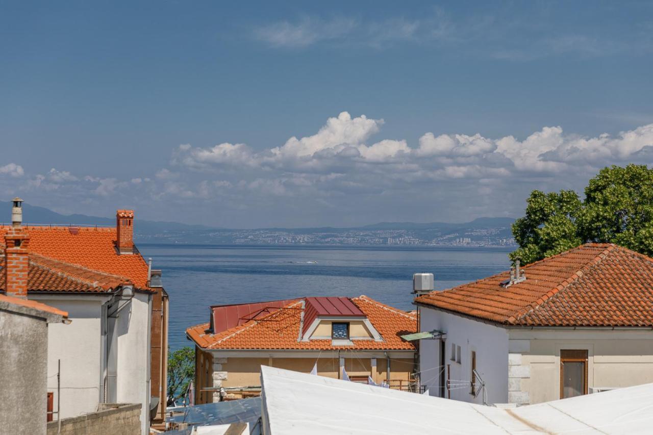 Apartmen Plus U Centru Blizu Plaze Njivice Esterno foto
