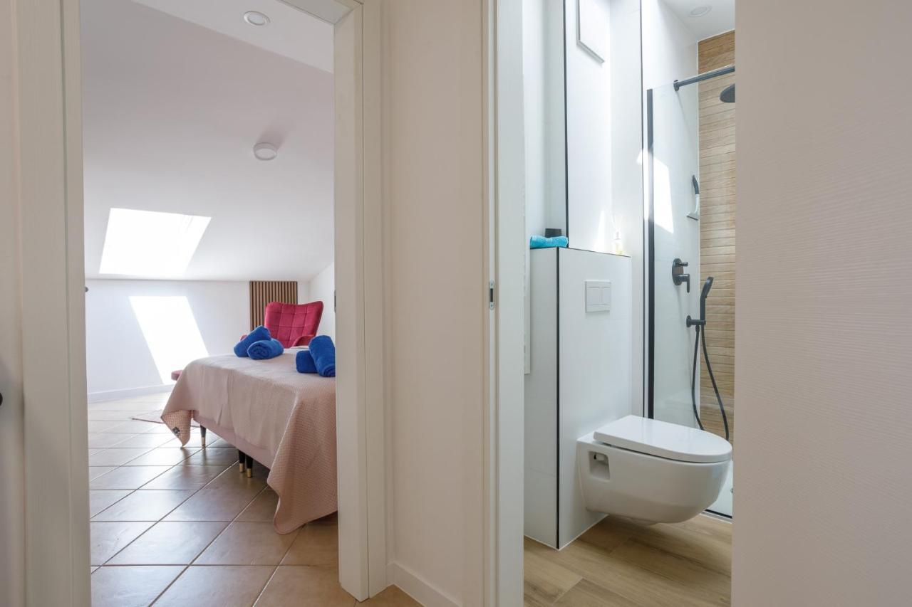 Apartmen Plus U Centru Blizu Plaze Njivice Esterno foto