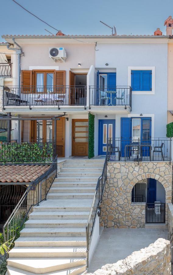 Apartmen Plus U Centru Blizu Plaze Njivice Esterno foto