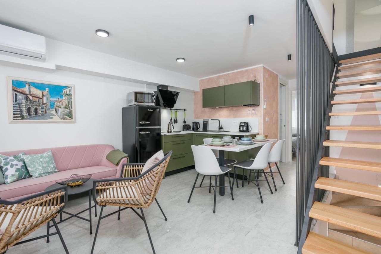 Apartmen Plus U Centru Blizu Plaze Njivice Esterno foto