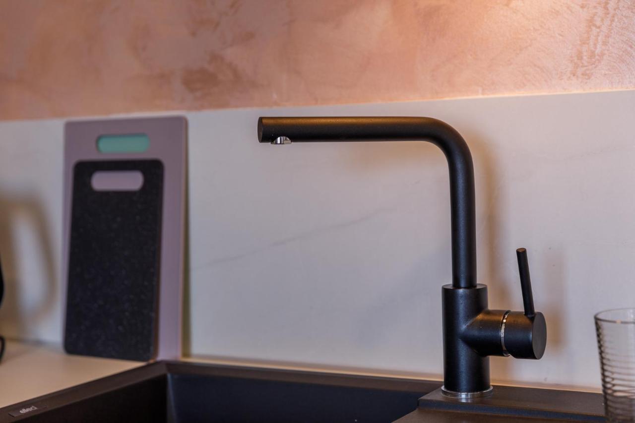 Apartmen Plus U Centru Blizu Plaze Njivice Esterno foto