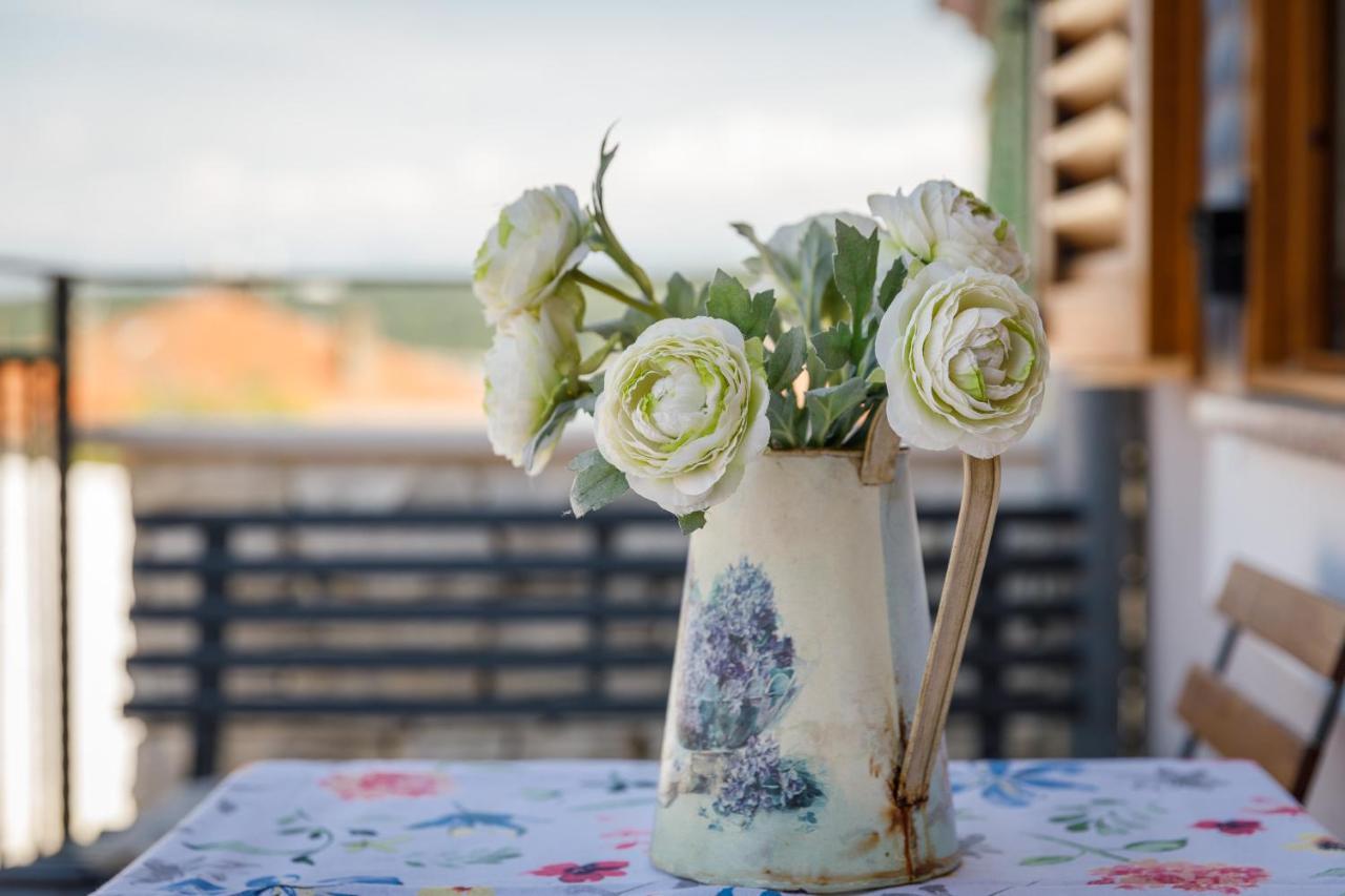 Apartmen Plus U Centru Blizu Plaze Njivice Esterno foto