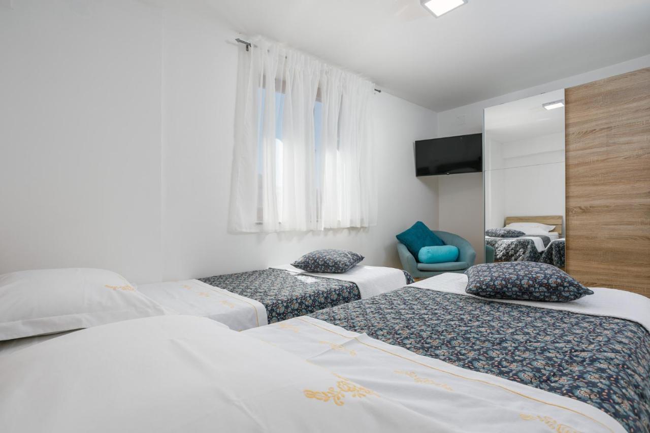 Appartamento Apartmen Plus U Centru Blizu Plaze Njivice Esterno foto